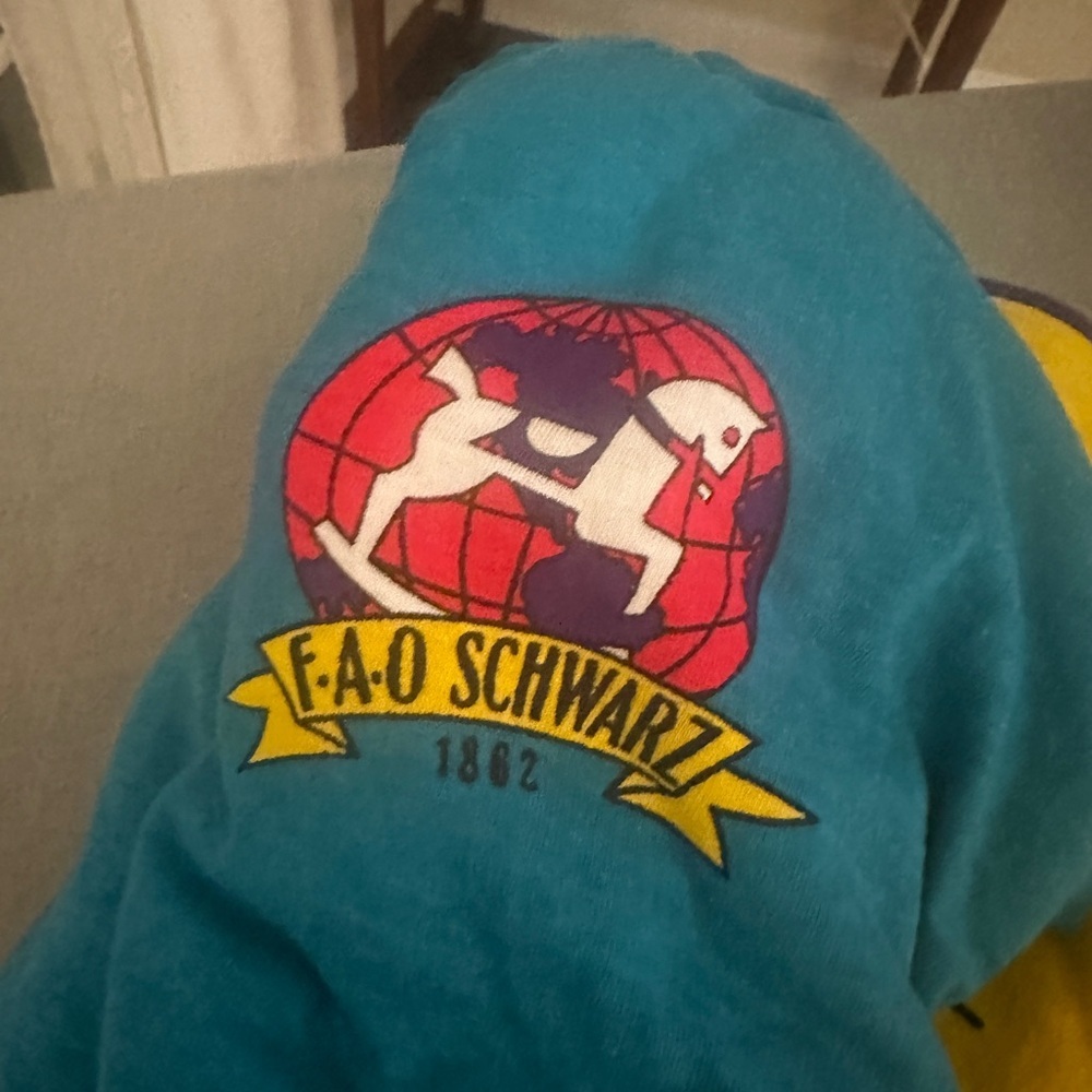 Rare vintage FAO Schwarz comforter moon sweatshirt - Picture 2 of 3